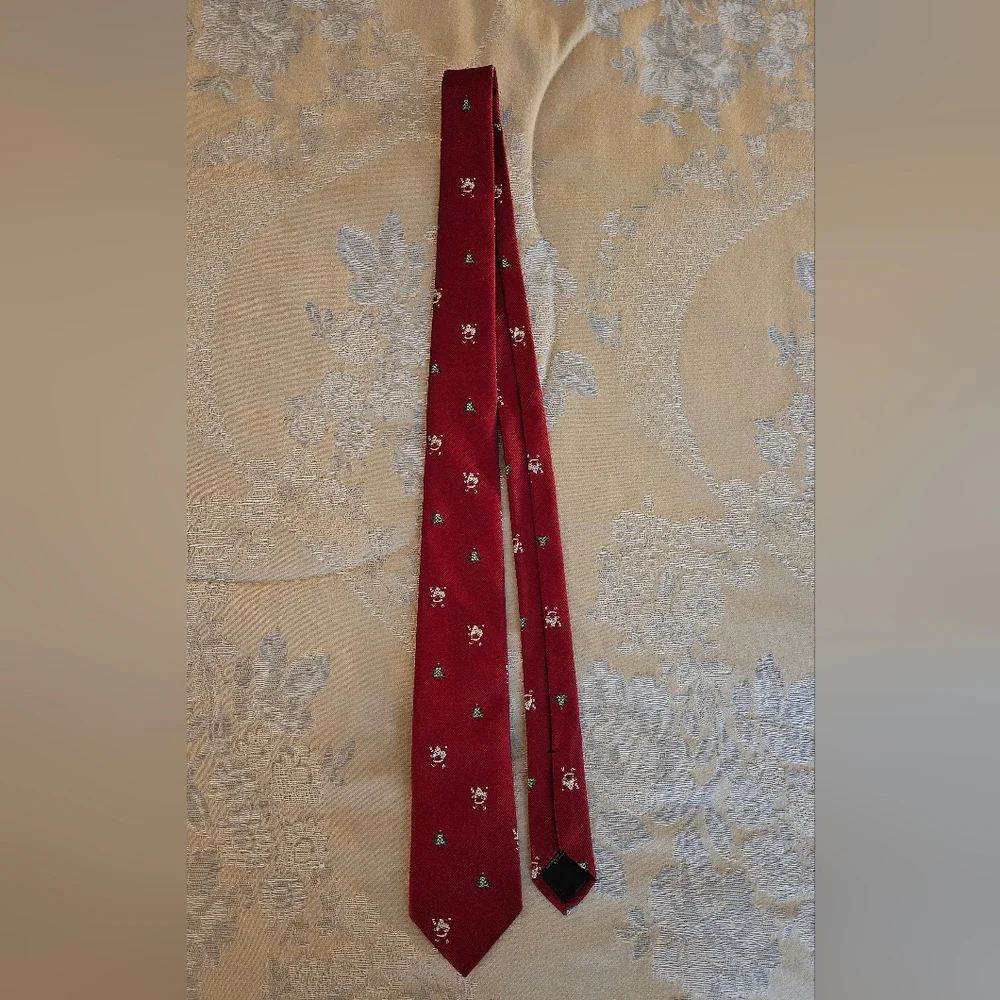 Brooks Brothers silk boys tie (46in), novelty Santa holiday print